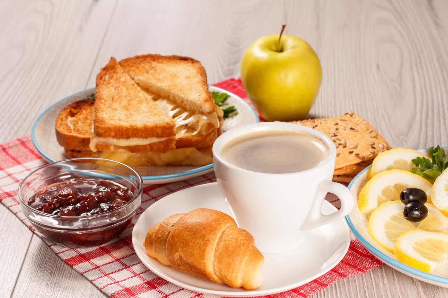 Tomar café da manhã é tão importante assim? Mesmo que eu não sinta fome pela manhã?   1 breakfast