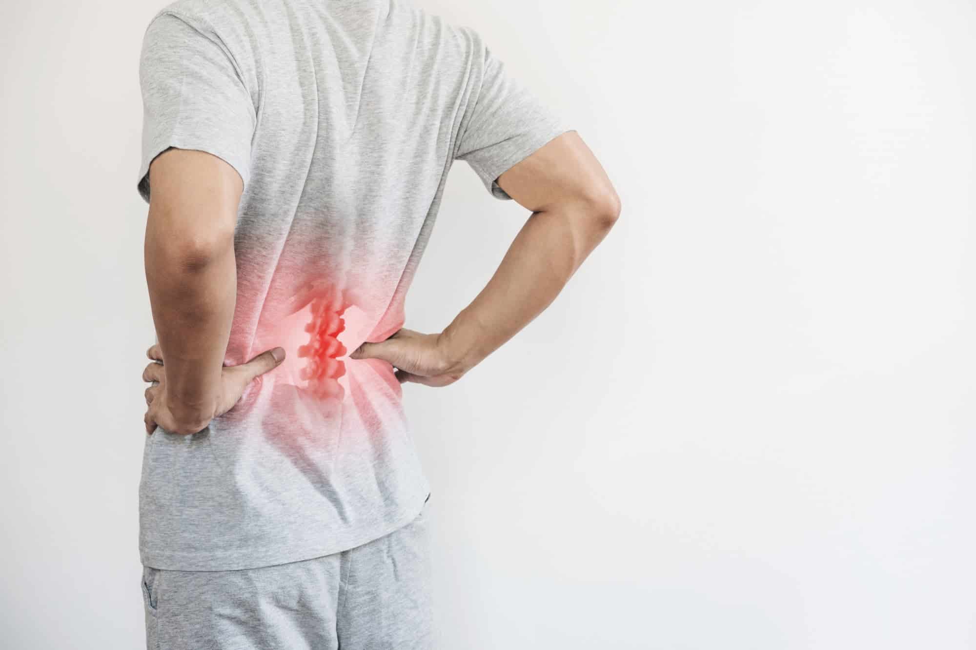 Hérnia de disco 1 office syndrome backache lower back pain concept man touching his lower back pain point