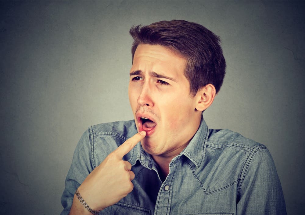 gosto amargo na boca